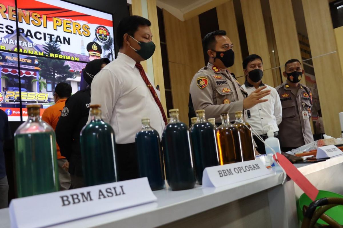 Pres rilis BBM oplosan di Polres Pacitan (Foto: Polres Pacitan/jatimnow.com)