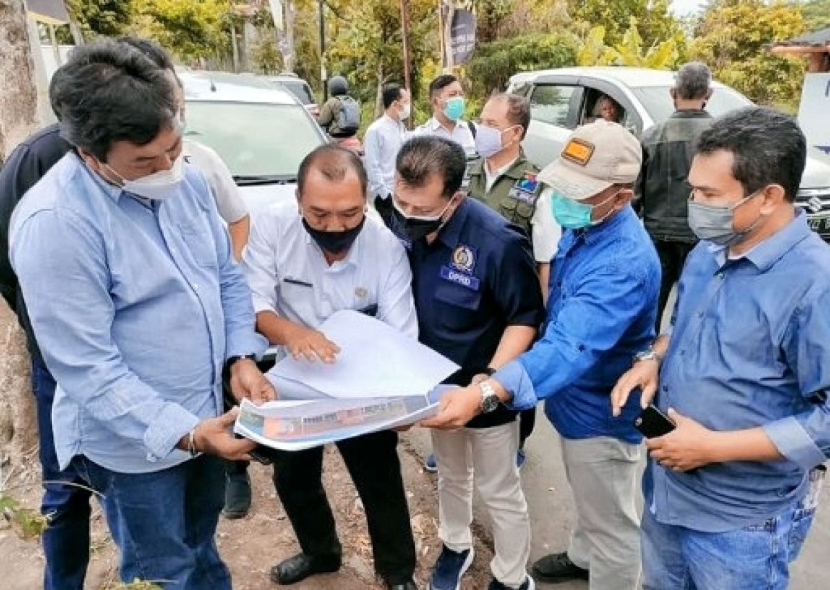 Komisi C DPRD Kota Batu melakukan peninjauan rencana pembangunan SMPN 7 Batu (Foto: Dok. DPRD Kota Batu)