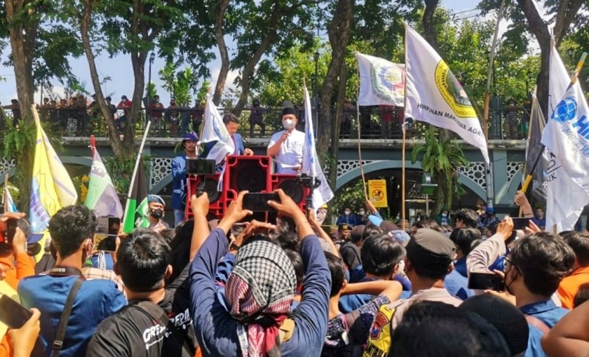 Ketua DPRD Gresik Temui Mahasiswa, Demo Berjalan Kondusif