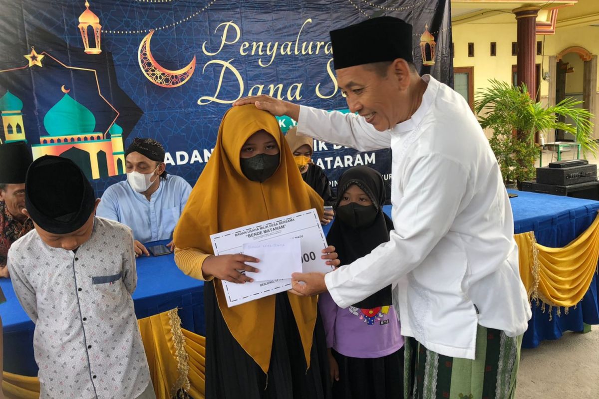 Suasana acara penyaluran dana sosial anak yatim piatu Bumdesma Bende Mataram (Foto: Humas Bumdesma for jatimnow.com)