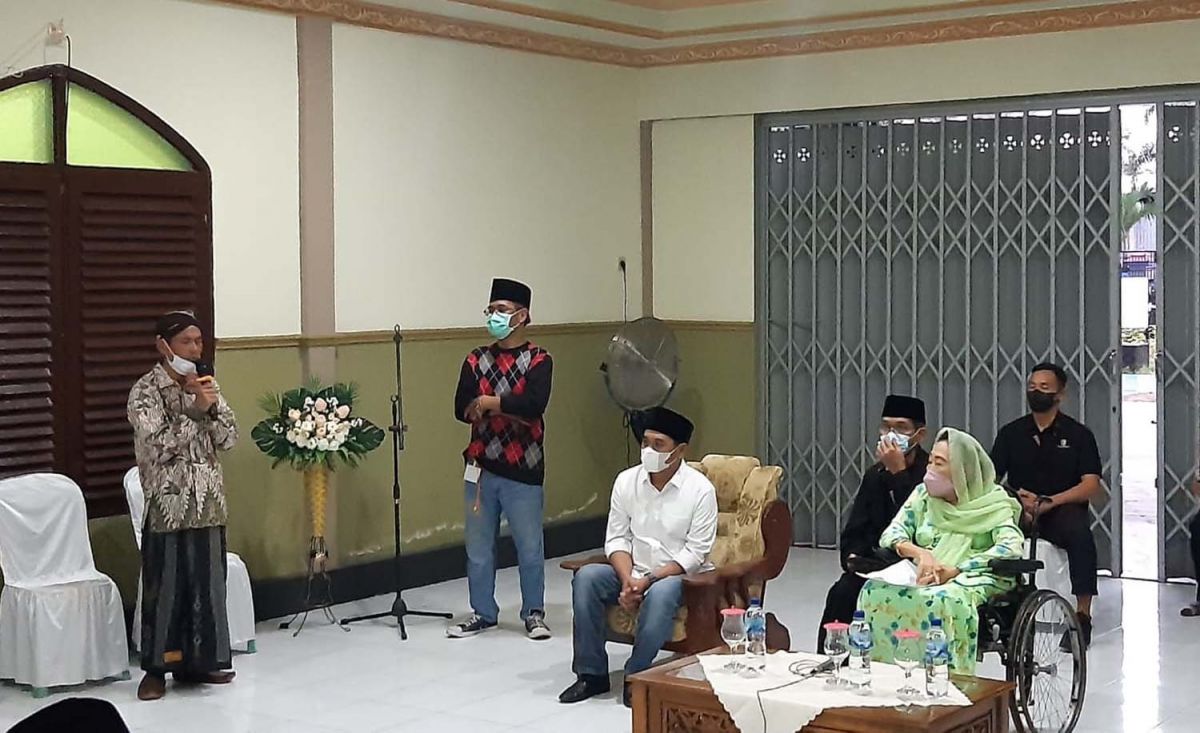 Sinta Nuriyah Abdurahman Wahid dan Wakil Bupati Jombang Sumrambah saat mengikuti buka bersama lintas agama (Foto-foto: Elok Aprianto/jatimnow.com)