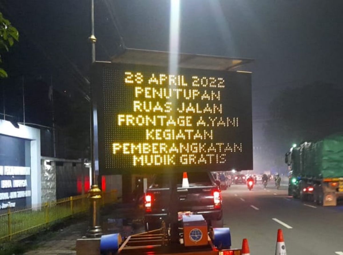 Pengumuman penutupan Jalan A Yani Surabaya.(Foto: twitter @dishubjatim)