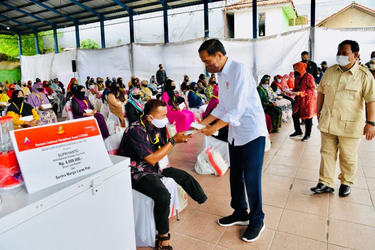 Presiden Jokowi berikan Bantuan Sosial di Pasar Anom dan Pasar Bagkal Baru, Kabupaten Sumenep. (Foto: Laily Rachev/Biro Pers Sekretariat Presiden)