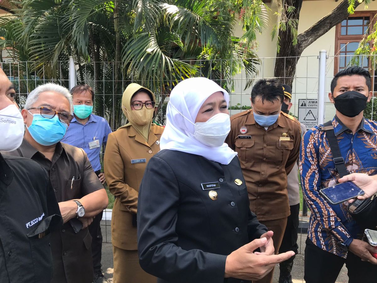 Gubernur Jawa Timur (Jatim) Khofifah Indar Parawansa di PT Ecco Indonesia.(Foto: Zainul Fajar)