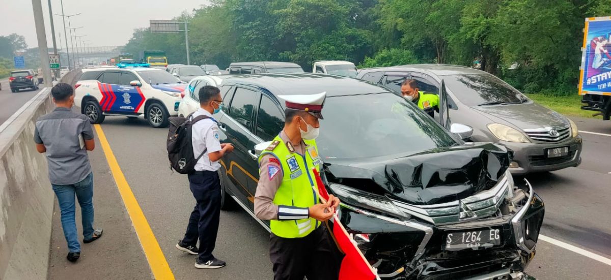 Empat Kendaraan Terlibat Kecelakaan Beruntun di Tol Sidoarjo