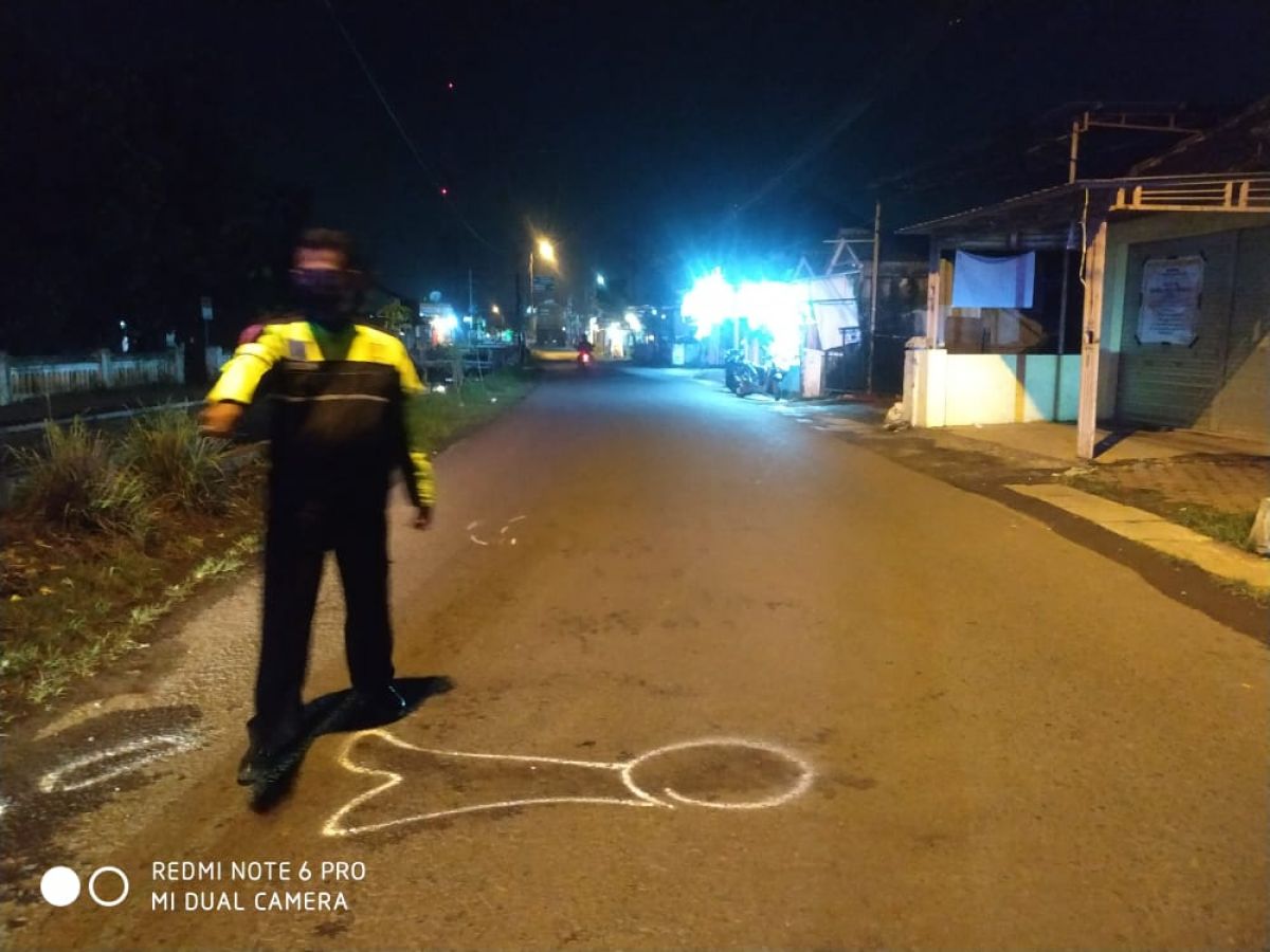 Lokasi tewasnya Sulaikah di jalan raya Desa Pekarungan, Kecamatan Sukodono, Kabupaten Sidoarjo.(Foto: Satlantas Polresta Sidoarjo for jatimnow)