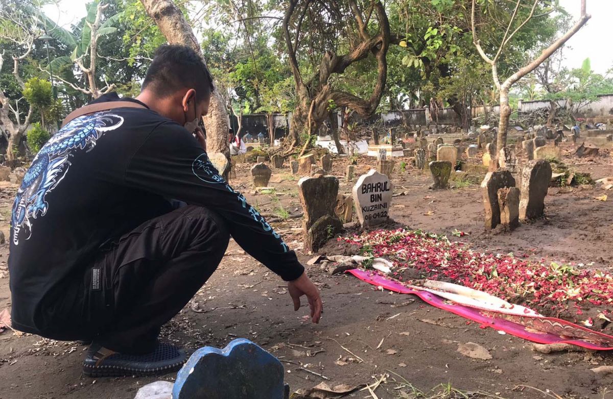 Makam BH, warga Sidoarjo diduga korban mirs (Foto: Zainul Fajar/jatimnow.com)