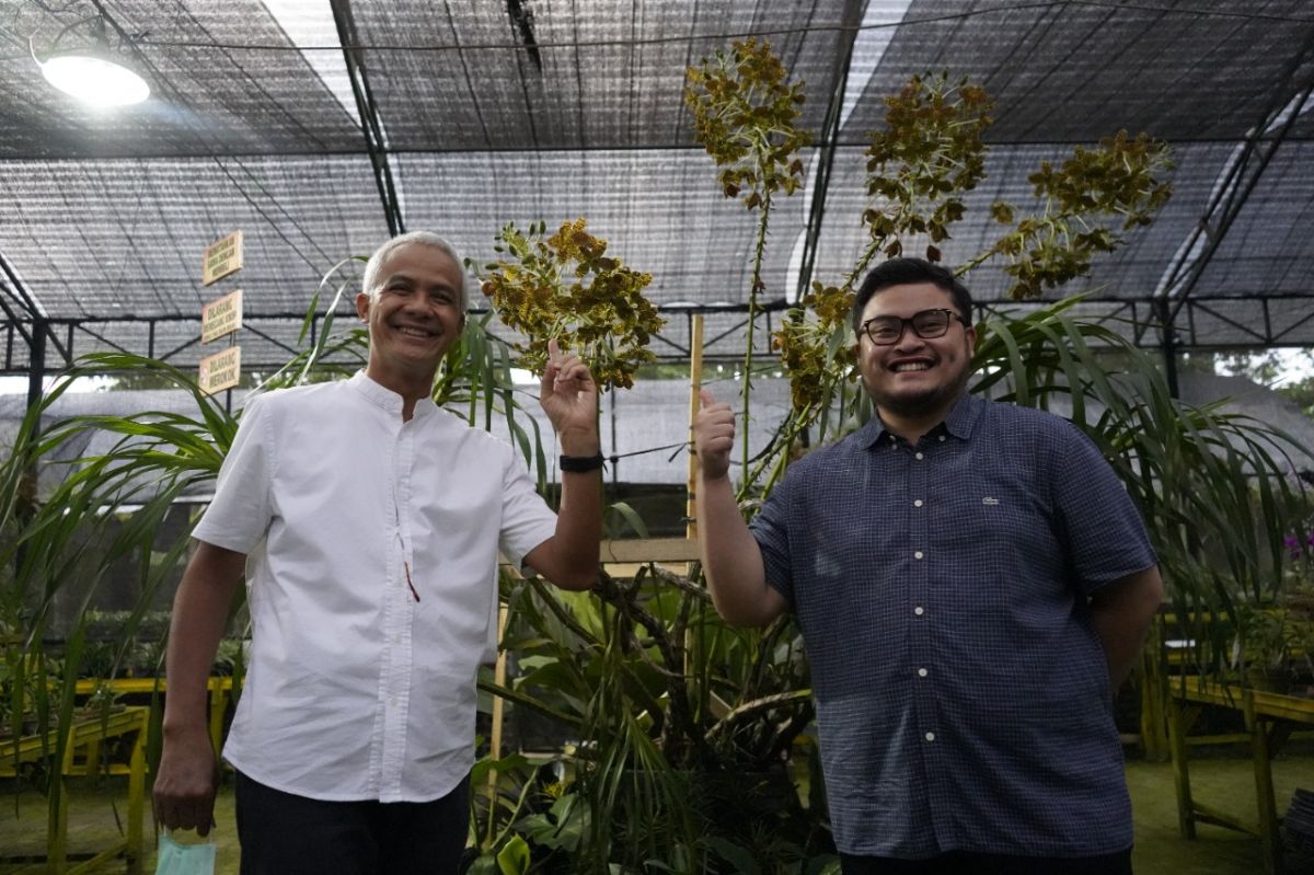 Ganjar Pranowo (kiri) bersama Mas Dhito (kanan) di Kampung Anggrek. (Foto: Humas Pemkab Kediri/jatimnow.com)