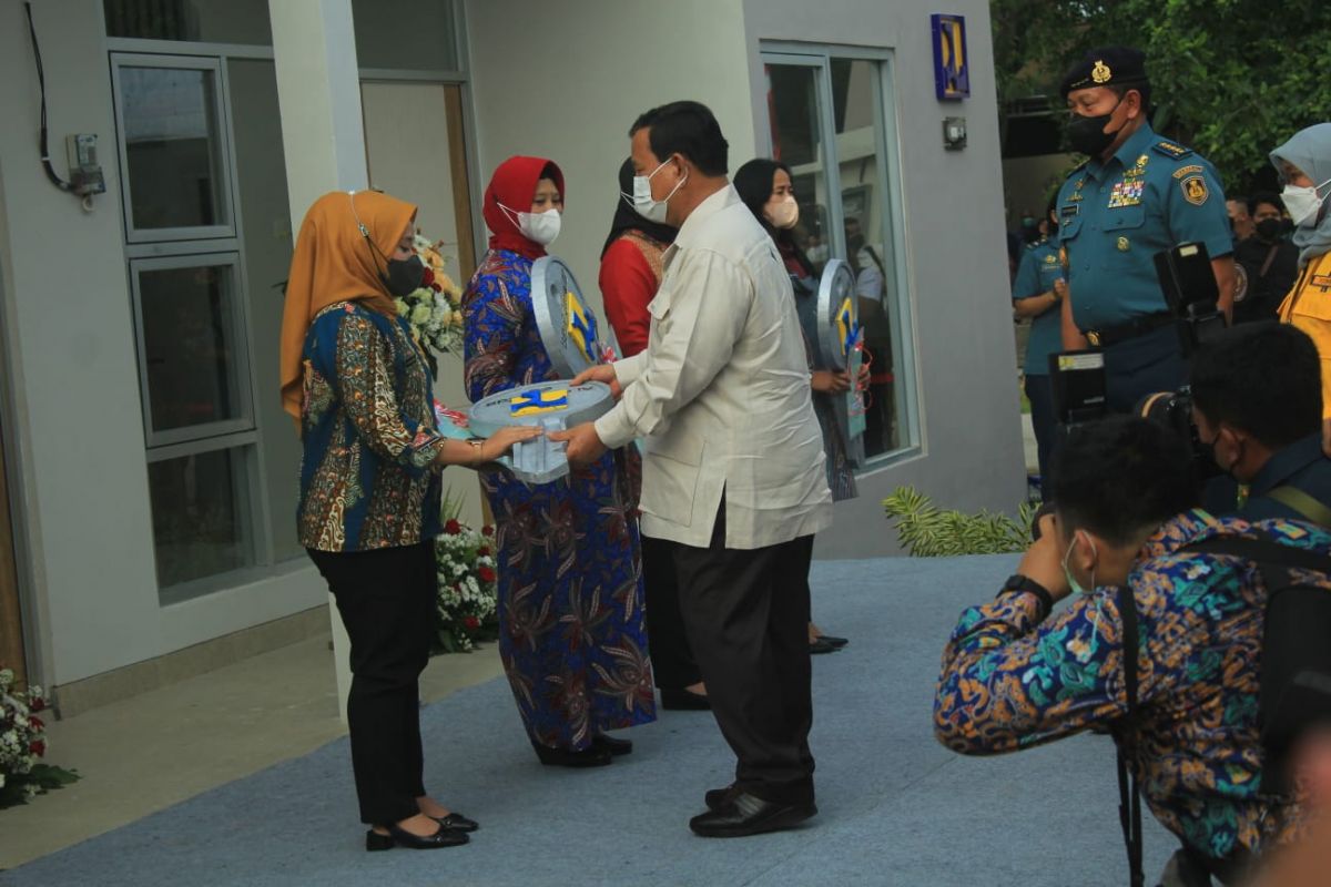 Menhan Prabowo Serahkan 53 Rumah Bagi Ahli Waris KRI Nanggala 402