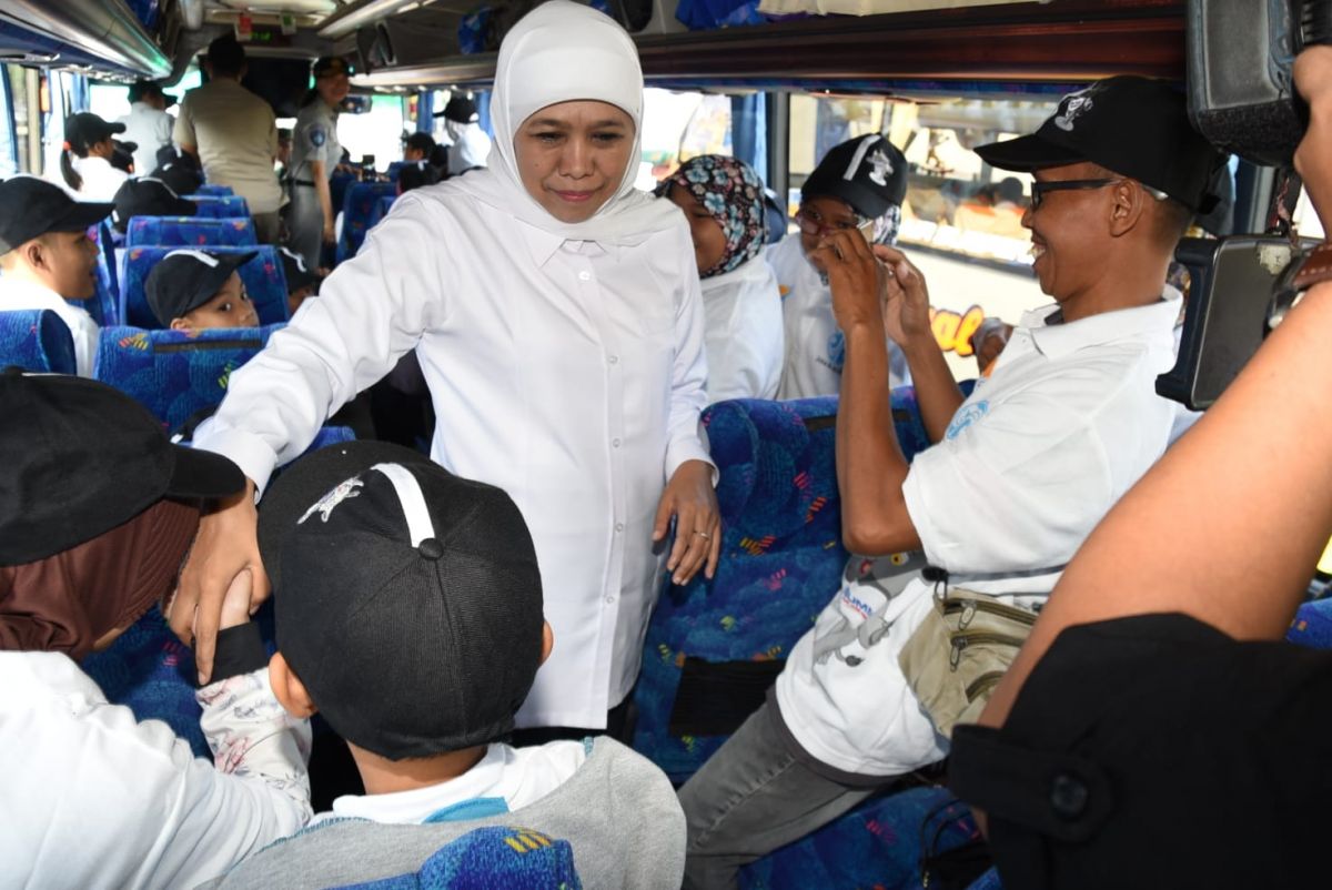 Gubernur Khofifah saat melepas rombongan mudik gratis di tahun 2019. (Foto: dok Pemprov Jatim/jatimnow.com)
