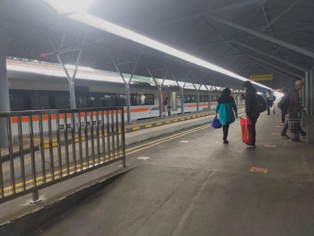 Suasana stasiun di Surabaya jelang mudik Lebaran 2022. (Foto: Humas KAI Daop VIII Surabaya/jatimnow.com)