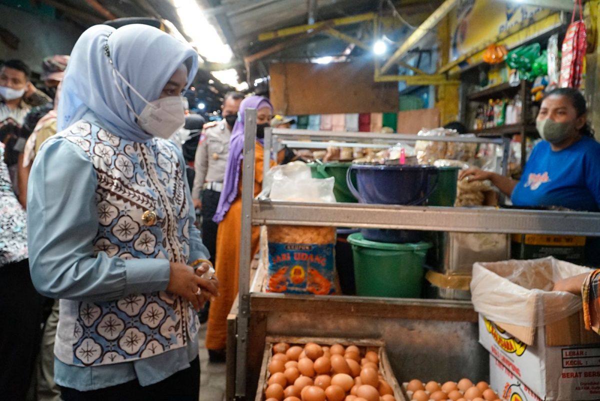 Wali Kota Mojokerto Ika Puspitasari melakukan sidak di sejumlah lokasi. (Foto-foto: Achmad Supriyadi/jatimnow.com)