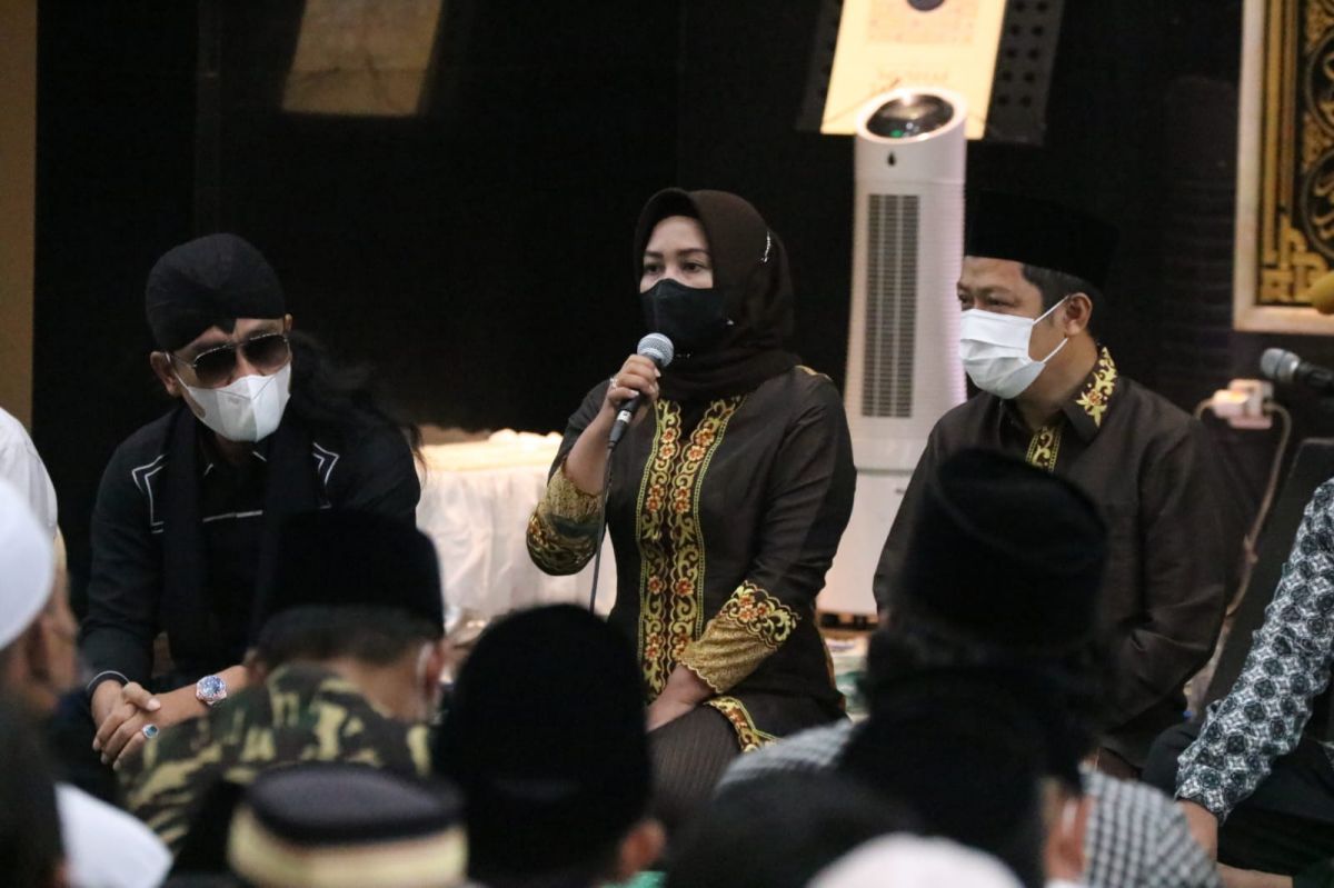 Nuzulul Quran Bersama Gus Miftah di Mojokerto, Ning Ita: Ini Asupan Spiritual