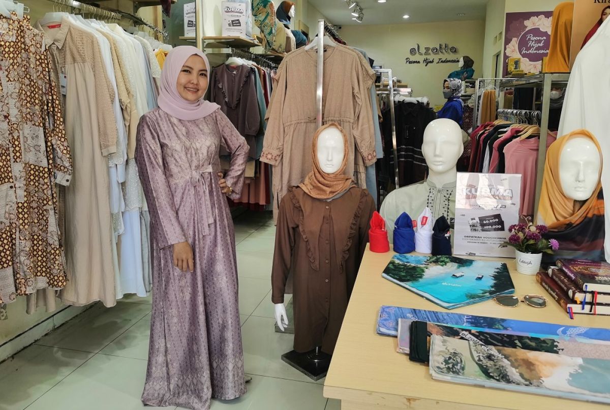 Koleksi Terbaru Elzatta, Sarimbit Raya Diburu Warga Kediri untuk Lebaran