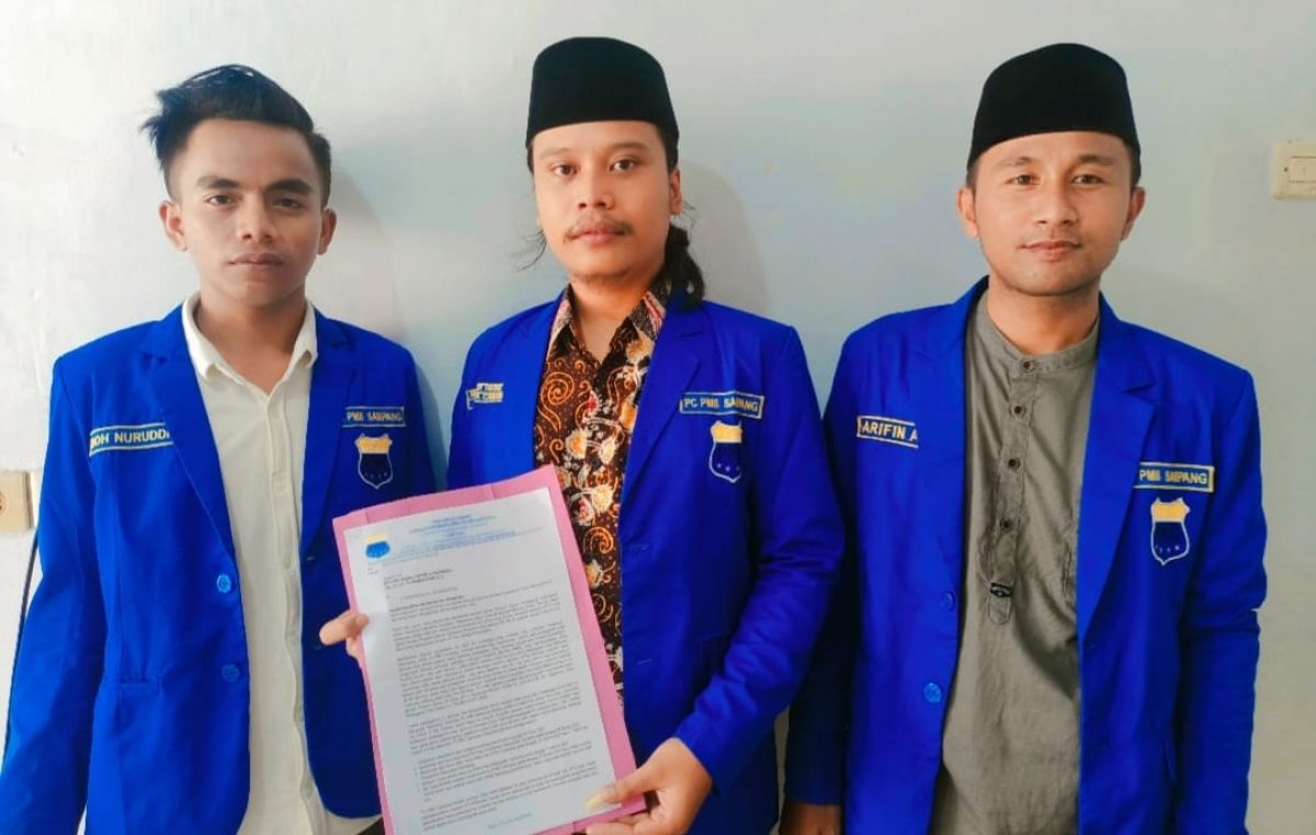 Ketua PC PMII Sampang, M. Nadzir Fatihil Haq dan anggota (Foto: Nadzir for jatimnow.com)