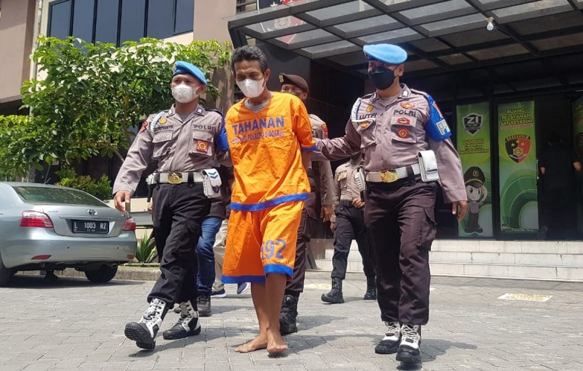 Tersangka H saat digelandang polisi (Foto: Zaiunul Fajar/jatimnow.com )