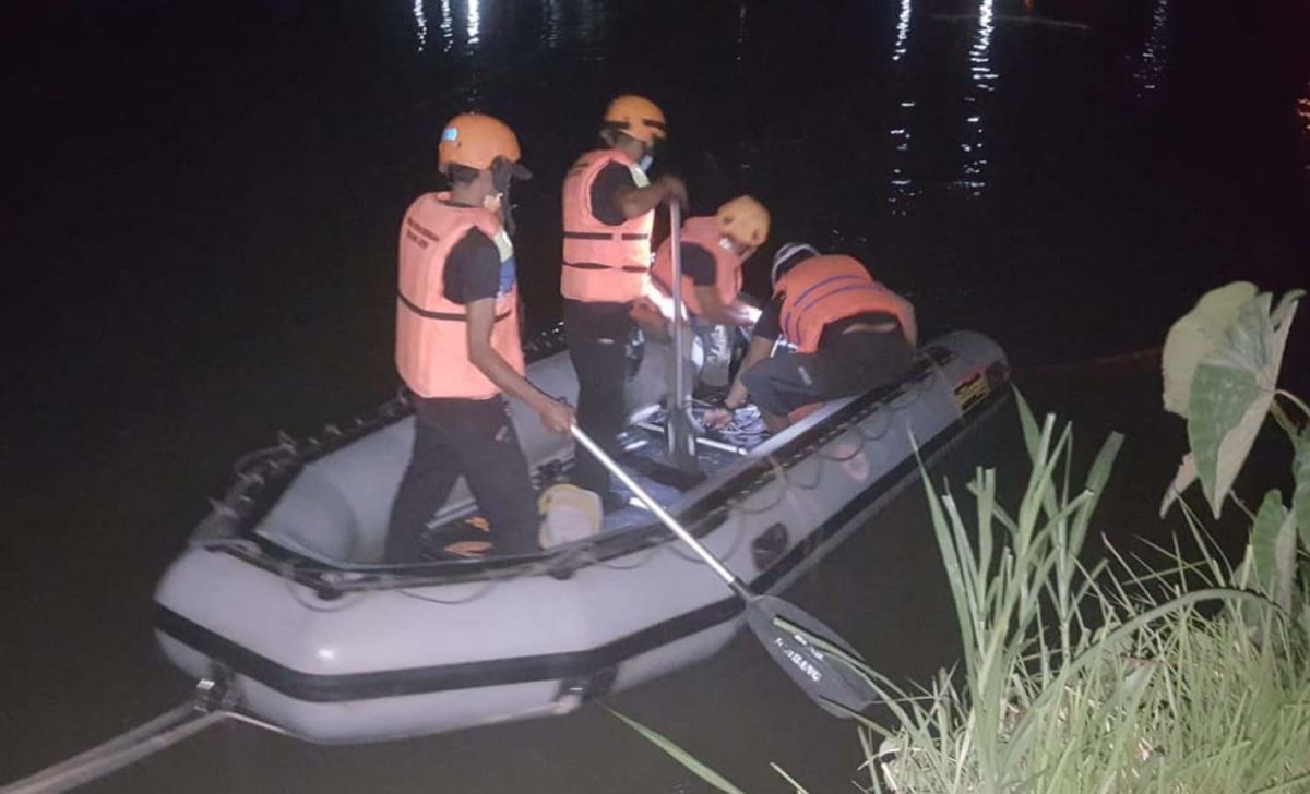 Ini Identitas 3 Orang Sekeluarga yang Tercebur ke Sungai Brantas Jombang