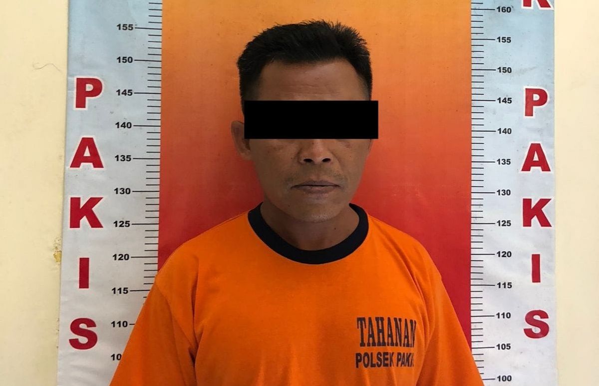 Pelaku Ragil Widodo saat diamankan Polsek Pakis. (Foto: Humas Polres Malang/jatimnow.com)