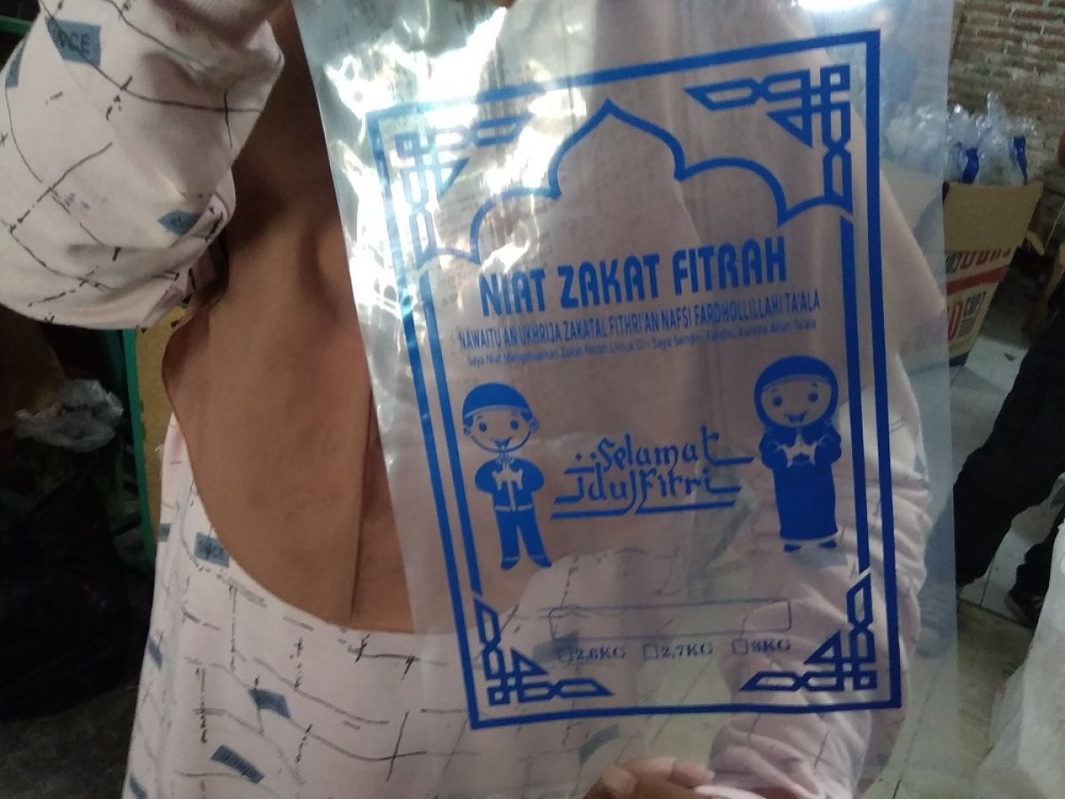 Produsen Plastik Zakat Fitrah di Jombang Kebanjiran Order