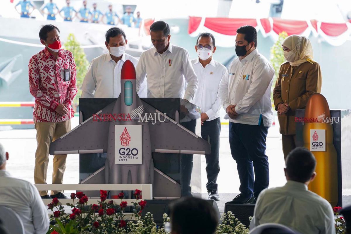 Presiden Jokowi saat meluncurkan Holding BUMN Industri Pertahanan, Defend ID di Hanggar Kapal Selam PT PAL Indonesia, Surabaya (Foto-foto: Kementerian BUMN)
