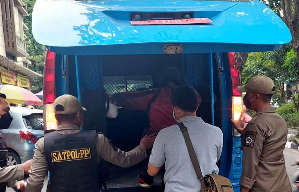 Heboh Pria Misterius Diduga Merusak Mesin ATM di Gresik, Eh Ternyata...