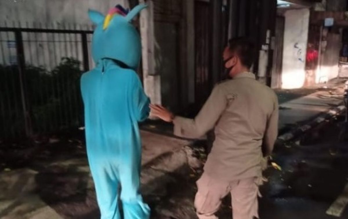 Satpol PP Kota Malang merazia peminta-minta di jalanan. (Foto: Satpol PP Kota Malang for Jatimnow.com)