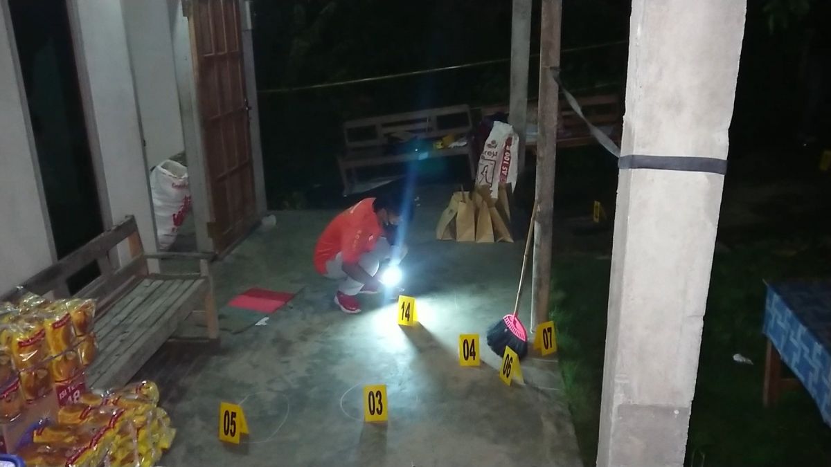 Proses rekontruksi KDRT yang menyebabkan korban meninggal dunia. (Foto: Bramanta Pamungkas/jatimnow.com)