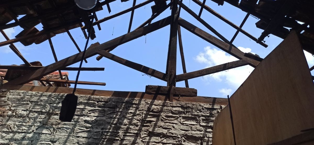 Rumah di Ponorogo Roboh, Perempuan Berusia 50 Tahun Terluka di Bagian Kepala