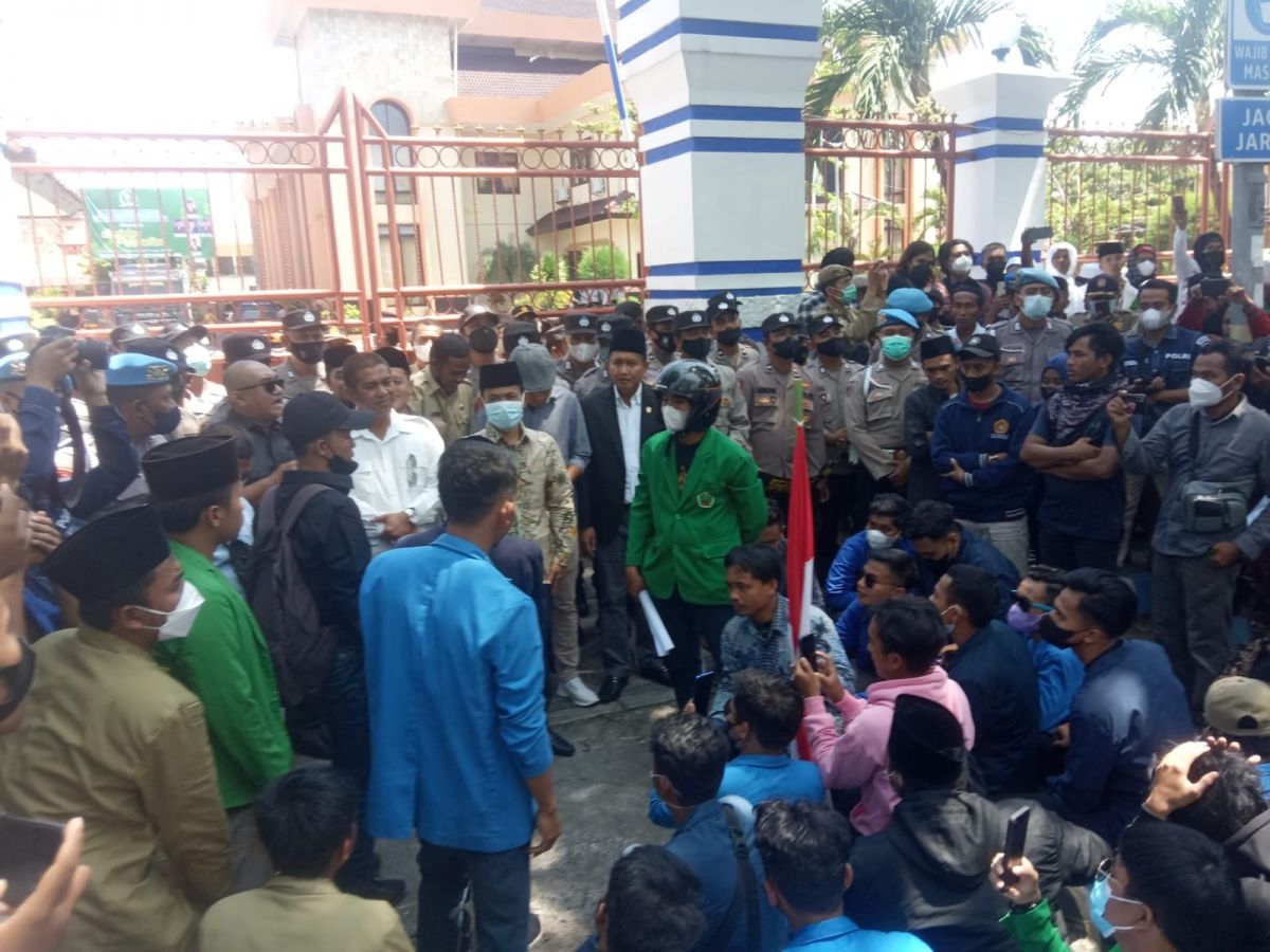 Mahasiswa di Sampang dan Kota Kediri Juga Tolak Jabatan Presiden 3 Periode