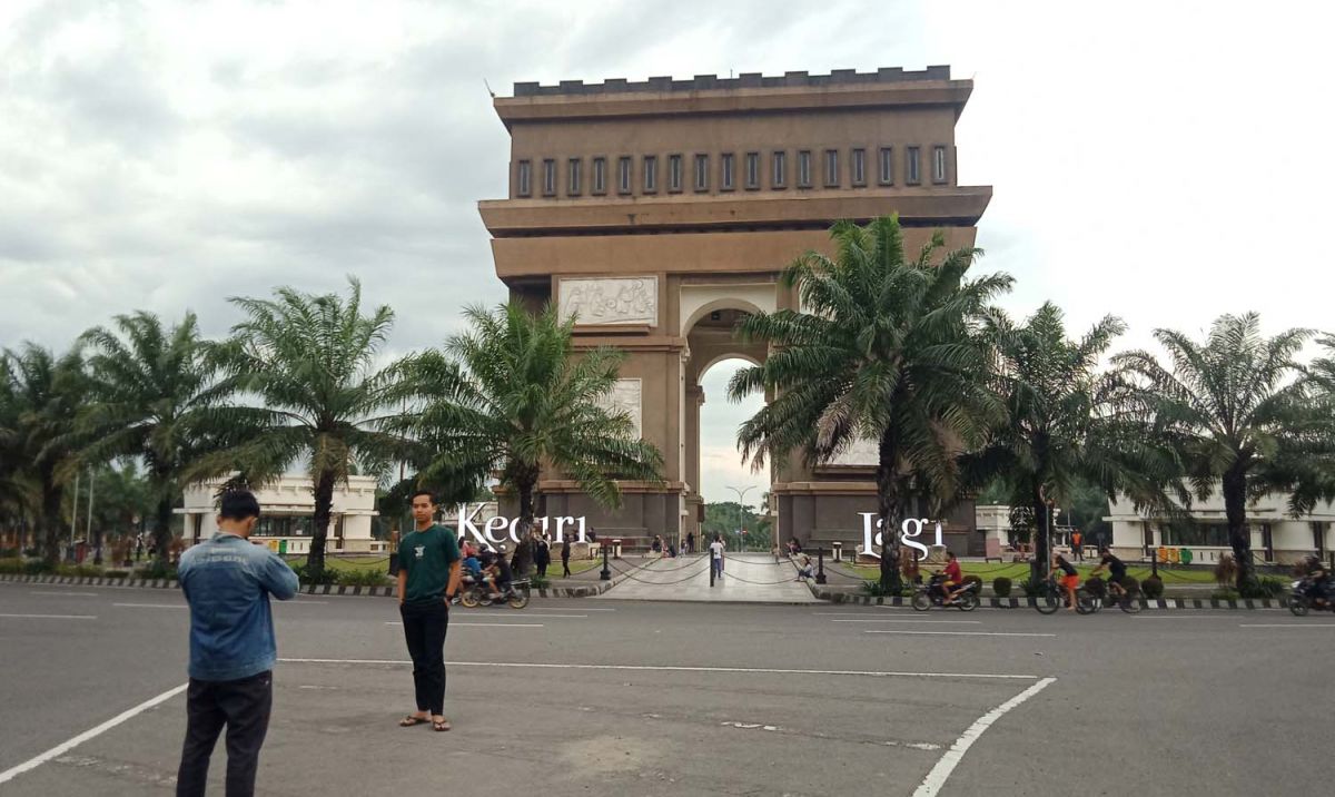 Suasana Monumen Simpang Lima Gumul Kediri (Foto: Yanuar Dedy/jatimnow.com)
