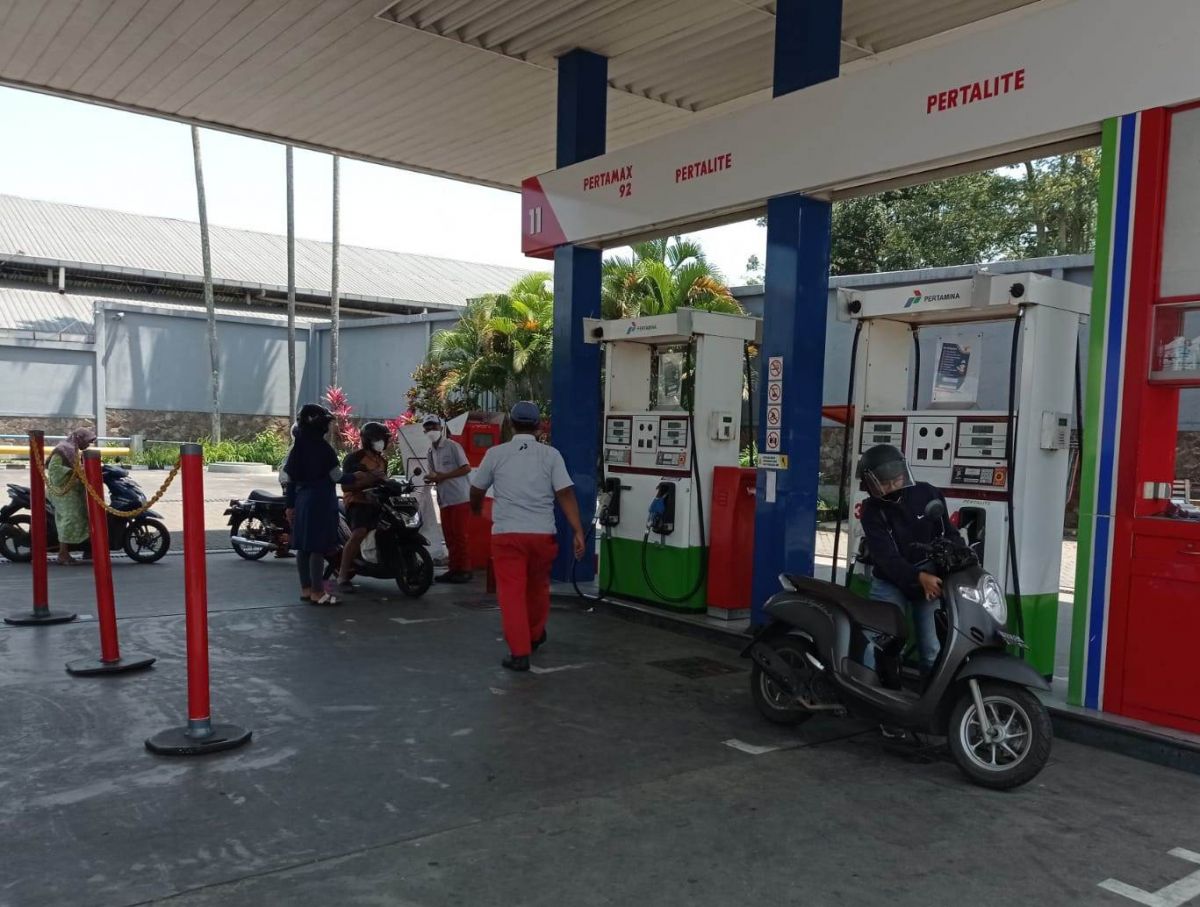 SPBU 5465176 di Desa Bedali, Kecamatan Lawang, Kabupaten Malang yang menerapkan sistem self service. (Foto: Rizal Adhi Pratama/jatimnow.com)