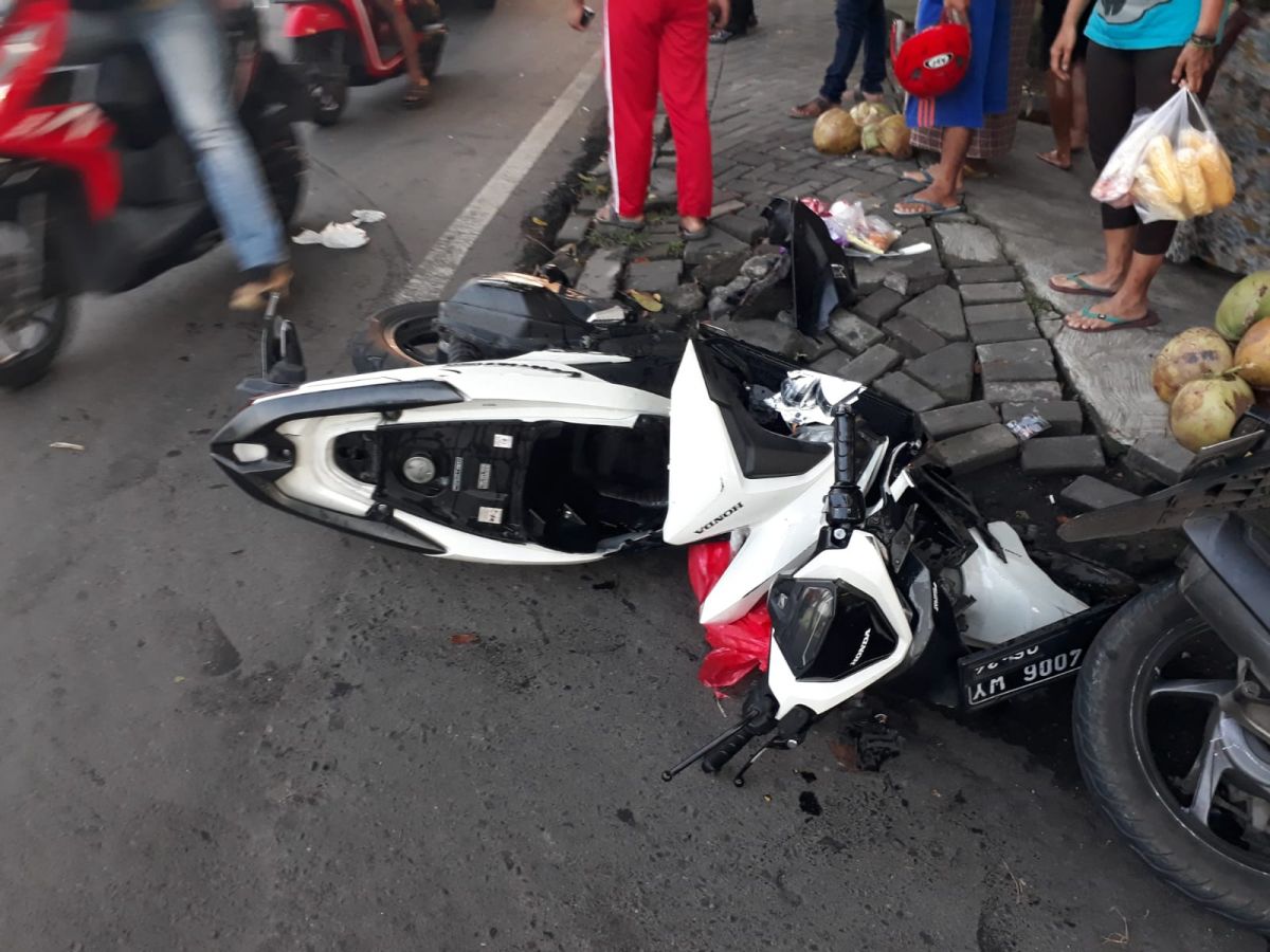 Kendaraan yang terlibat kecelakaan di Jalan Raya Protokol Desa Kludan, Kecamatan Tanggulangin, Kabupaten Sidoarjo, Kamis (7/4/2022) pagi.(Foto: Polsek Tanggulangin for Jatimnow)