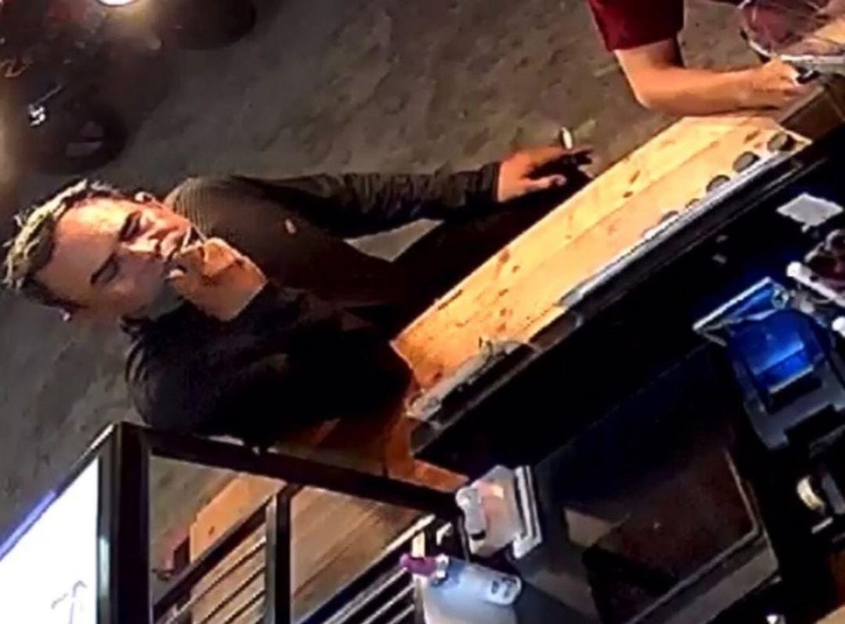 Aksi gendam terekam CCTV. (Foto: tangkapan layar CCTV)