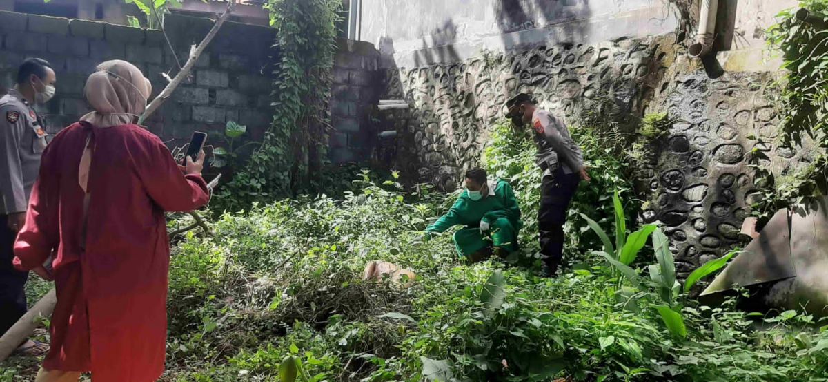 Jenazah perempuan tanpa jenazah ditemukan di Probolinggo. (Foto: Mahfud Hidayatullah/jatimnow.com)