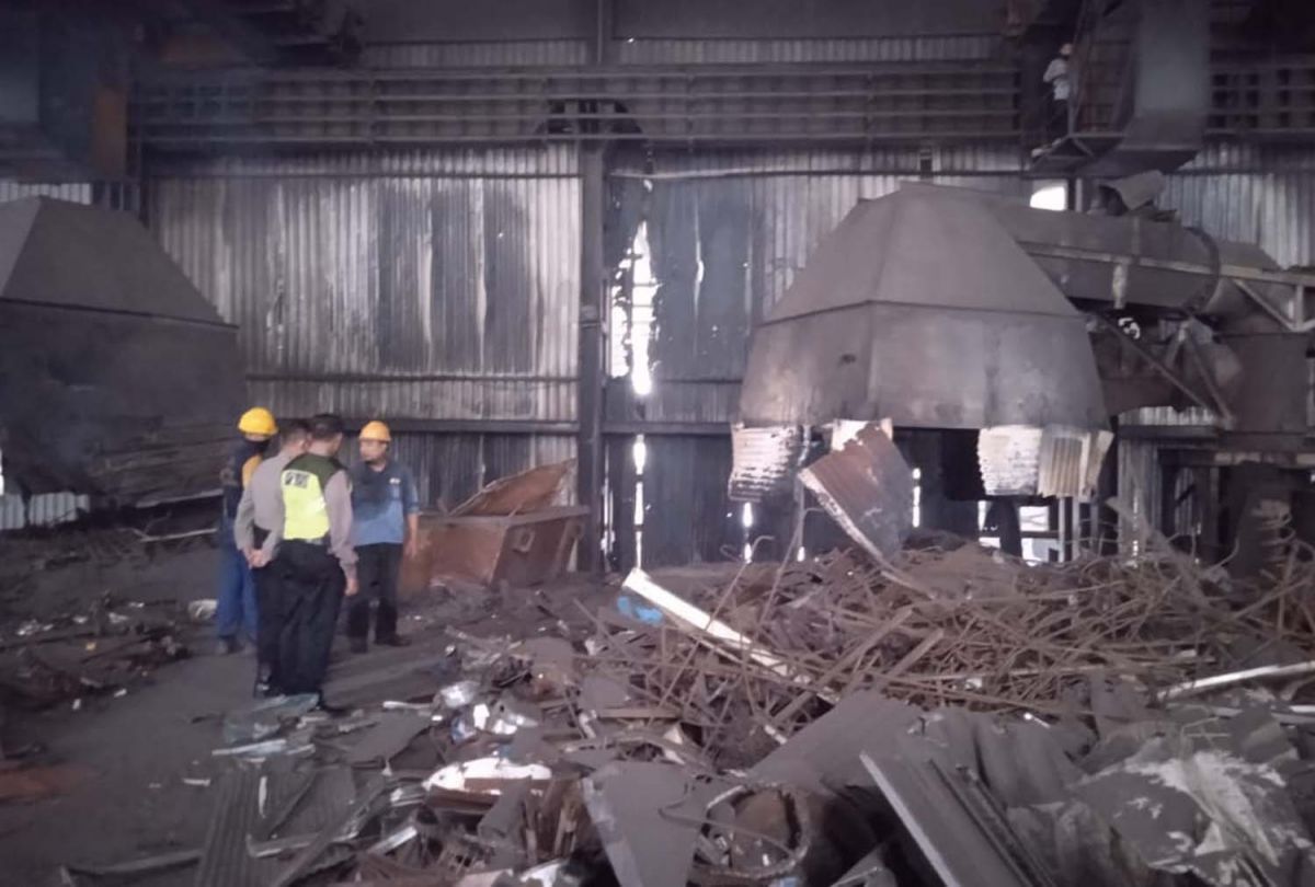 Tungku Peleburan Besi Pabrik di Mojokerto Meledak, Satu Karyawati Luka Berat