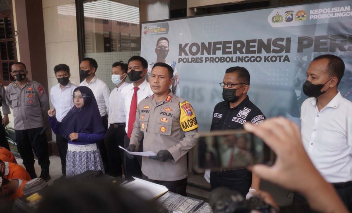 Pers rilis hasil ungkap narkoba dan pil koplo di Kota Probolinggo (Foto: Humas Polres Probolinggo Kota)
