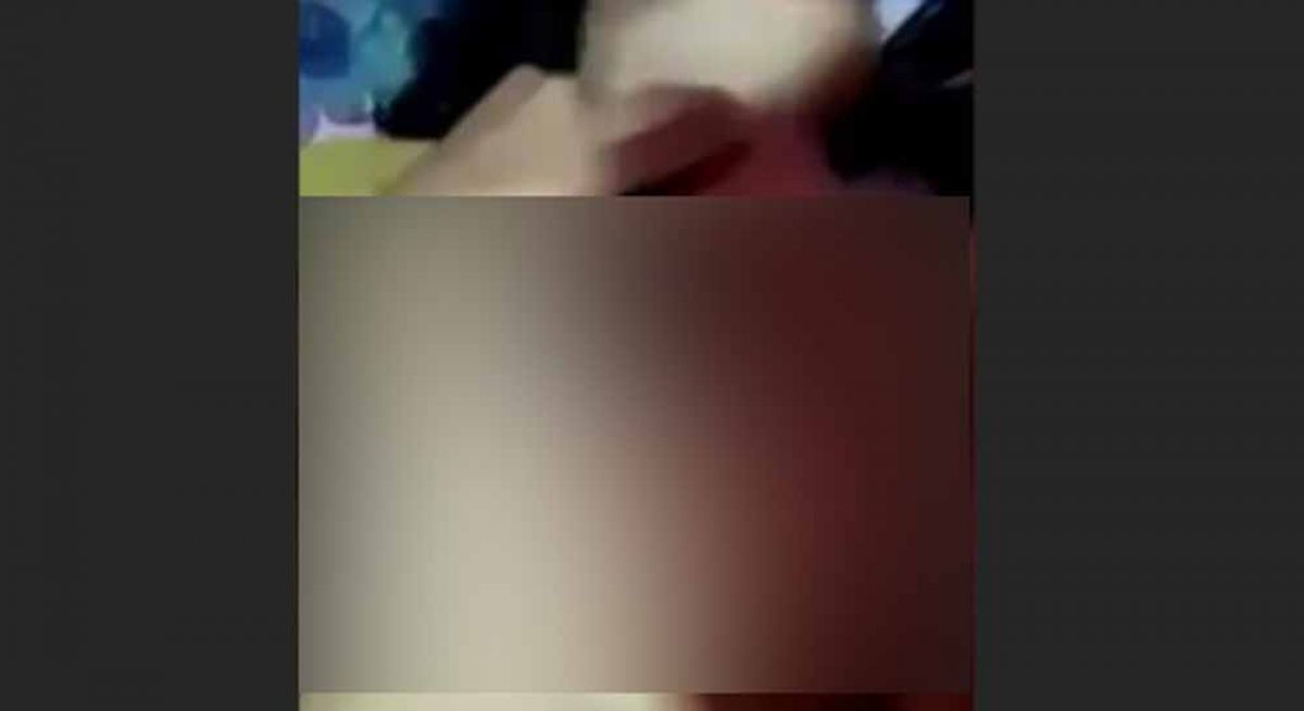 Tangakapan layar video porno yang beredar di WhatsApp.
