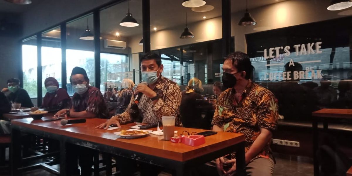 Wali Kota Kediri, Abdullah Abu Bakar memberikan keterangan pers. (Foto: Yanuar Dedy/jatimnow.com)