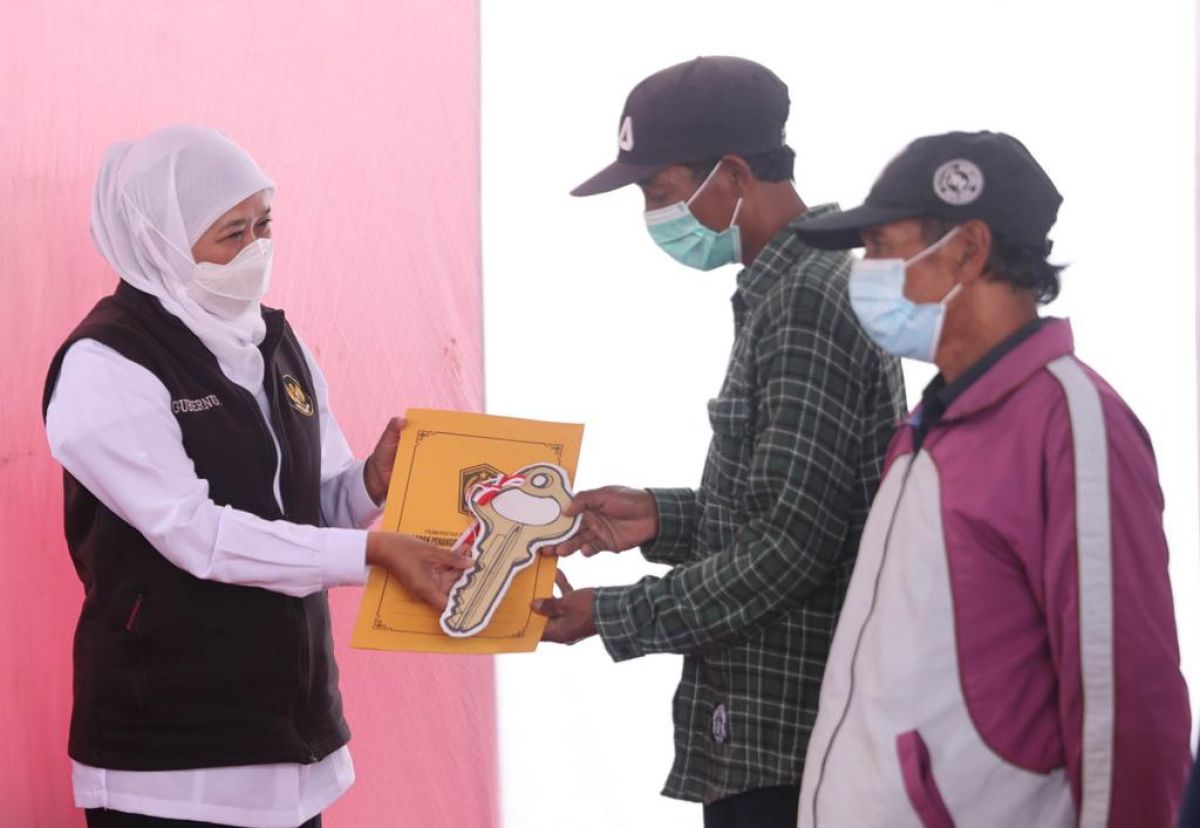 Warga Terdampak Erupsi Semeru Tempati Huntara-Huntap, Khofifah: Ini Kado Lebaran