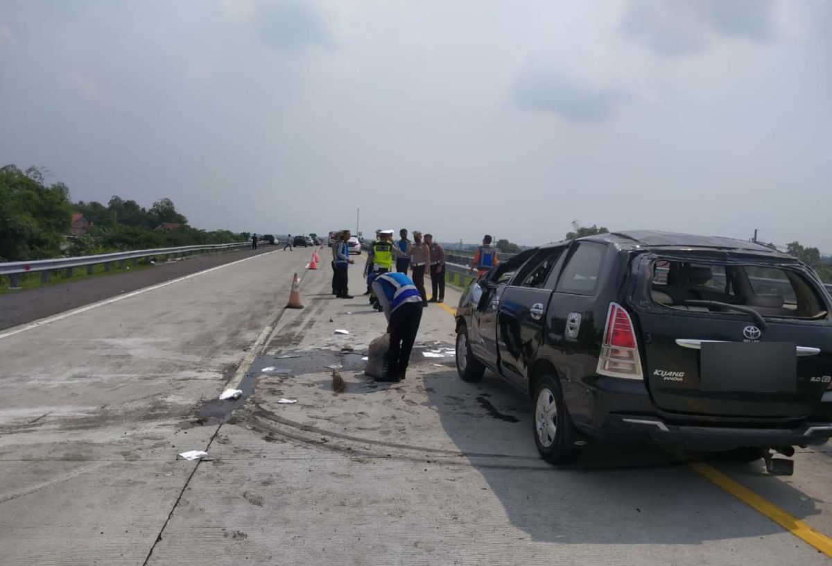 Yaris Seruduk Innova di Tol Nganjuk-Caruban, 7 Orang Terluka