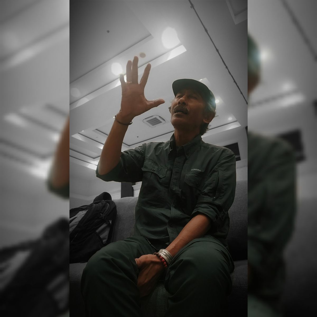 Arkeolog Dwi Cahyono saat memaparkan bukti peradaban Airlangga di kawasan Lamongan. (Foto : Adyad Ammy Iffansah / jatimnow.com)