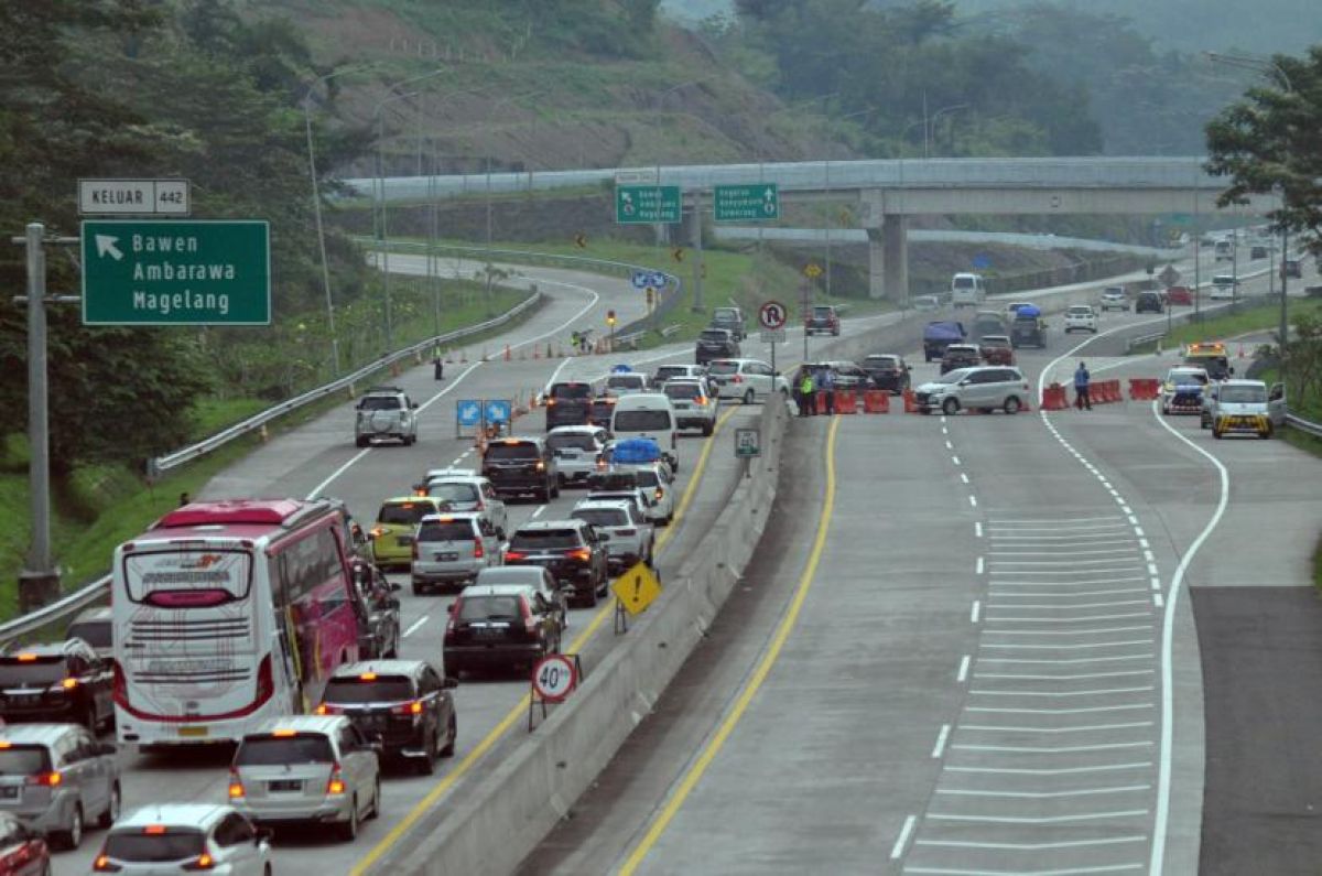 Korlantas Polri mengakhiri rekayasa lalu lintas one way dan ganjil genap saat arus balik mudik Lebaran 2022. Ilustrasi.(Foto: Republika/Bowo Pribadi)