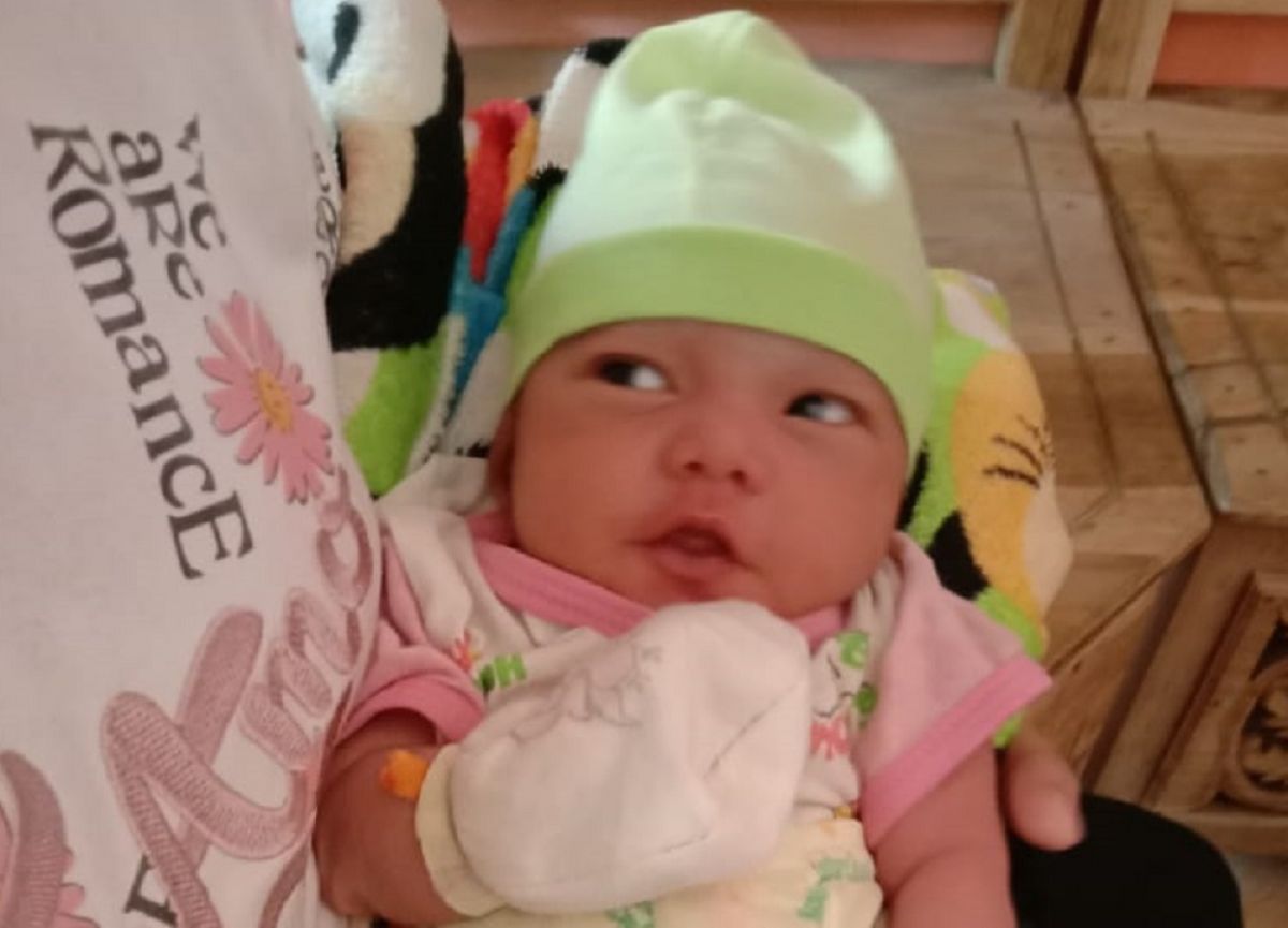 Bayi lahir di jalan desa akhirnya diberi nama Ayda Dania Khanza. (Foto: Puskesmas Tiris for jatimnow.com)