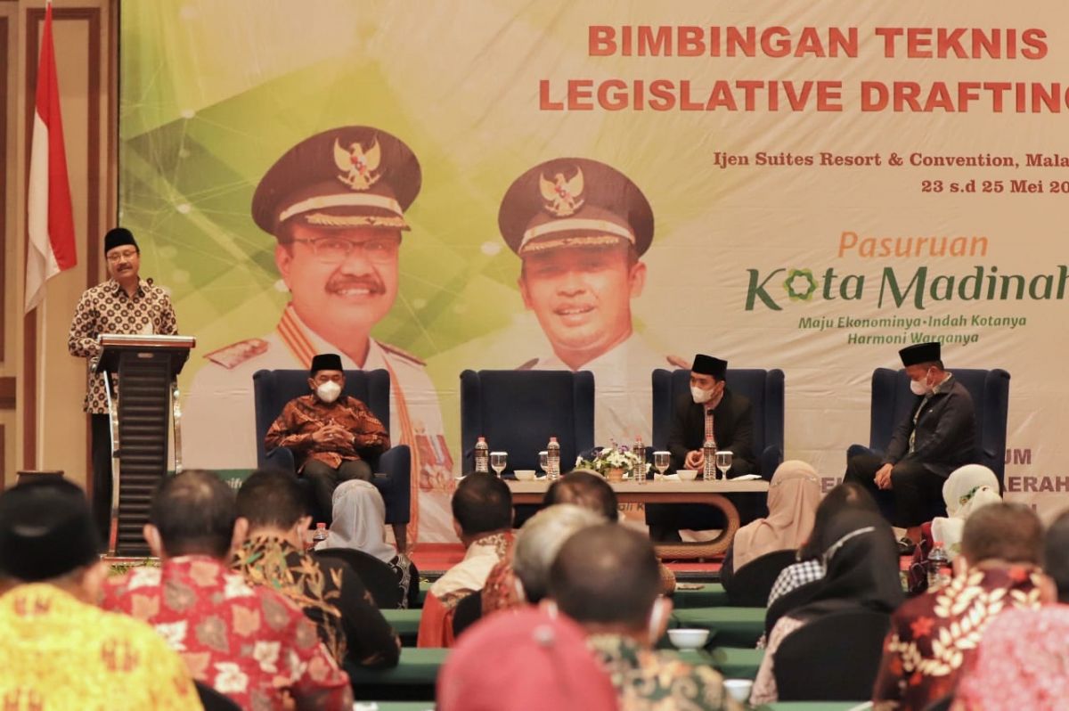 Bimtek Legislatif Drafting yang diselenggarakan Badan Hukum Sekretarian Daerah Pemkot Pasuruan di Kota Malang (Foto: Humas Pemkot Pasuruan)