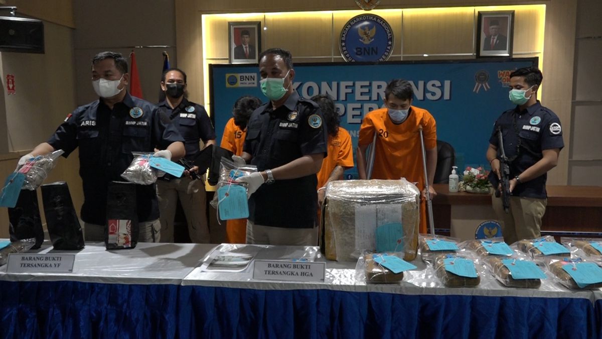 BNNP Jatim Gagalkan Jual Beli 16,9 Kg Ganja Melalui Medsos, 1 Tersangka Ditembak