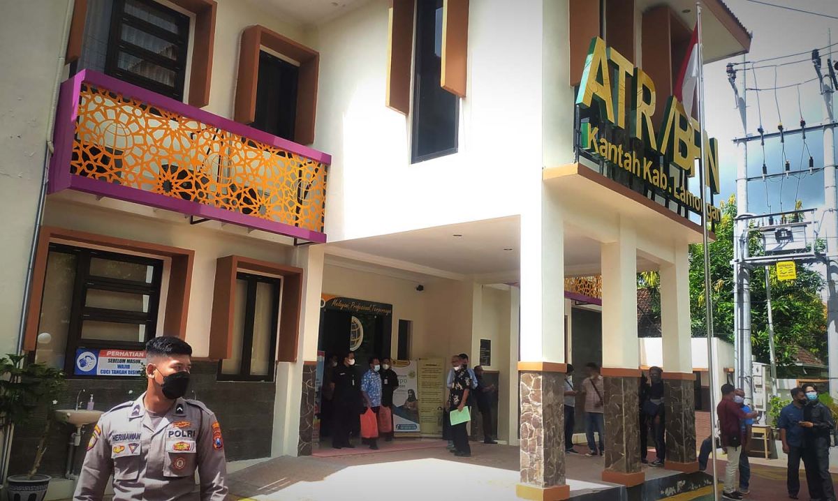 Diminta Pasang Sendiri Patok Batas Tanah, Warga di Lamongan Geruduk Kantor BPN