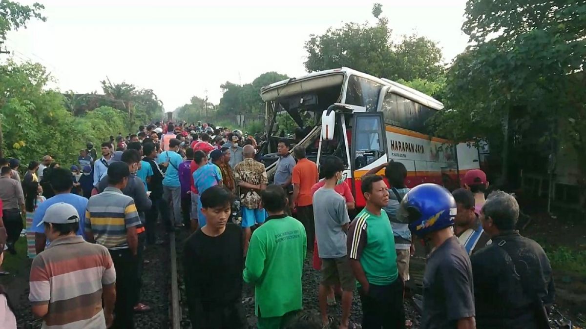 Tabrakan dengan KA Rapih Dhoho, Sopir Bus Harapan Jaya Divonis 10 Bulan Penjara