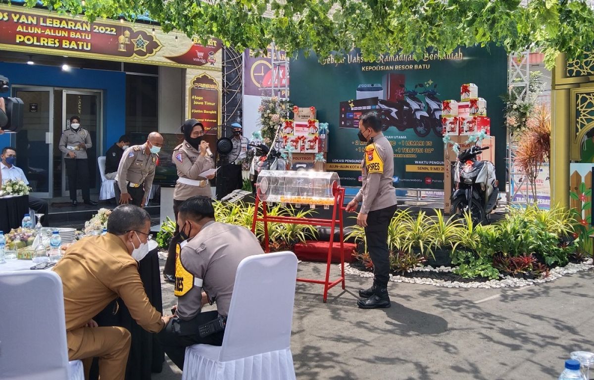 Pengundian hadiah Gebyar Vaksinasi Ramadan. (Foto: Galih Rakasiwi/jatimnow.com)