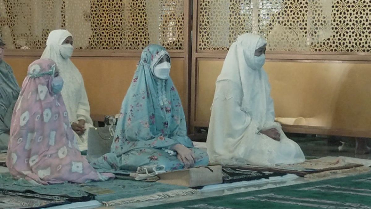 Khofifah Salat Id di Masjid Al Akbar Bersama 40 Ribu Jemaah