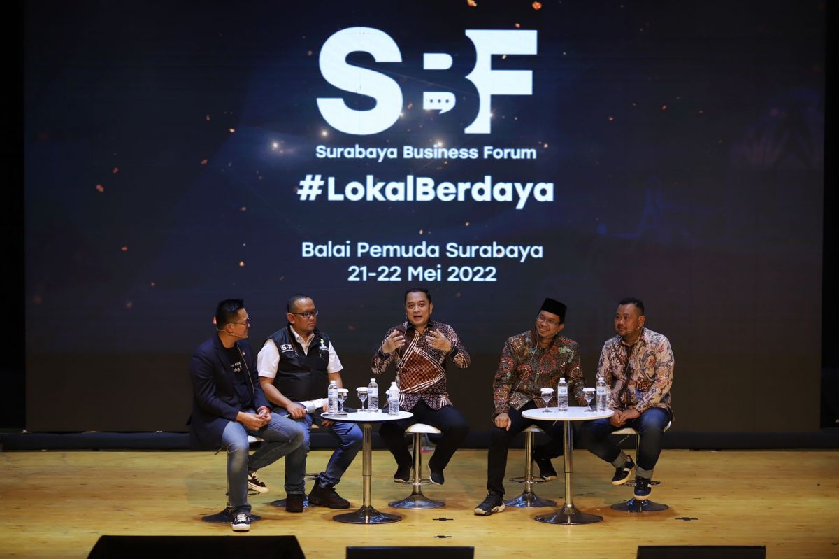Saat tiga kepala daerah berada dalam momen Surabaya Business Forum, HIPMI Surabaya. (Foto: HIPMI Surabaya/jatimnow.com)